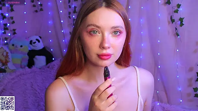 Snapshot of YourSkyAni chatting on 11, 10, 2025 YourSkyAni online show from 11, 10, 2025