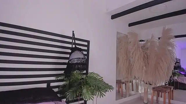 Snapshot of ariana_rosse__ chatting on 12, 1, 2025 ariana rosse online show from 12, 1, 2025