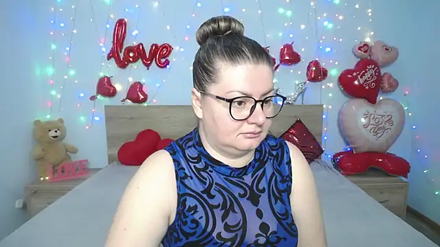 ZannaDreil online show from 5, 3, 2025