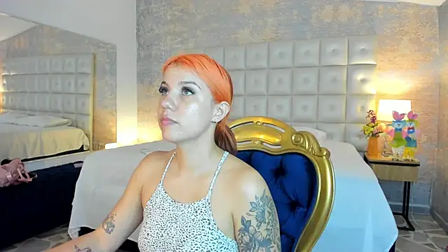 Snapshot of MelaniieRoux chatting on 5, 6, 2026 MelaniieRoux online show from 5, 6, 2026