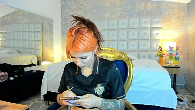 Snapshot of MelaniieRoux chatting on 8, 6, 2026 MelaniieRoux online show from 8, 6, 2026