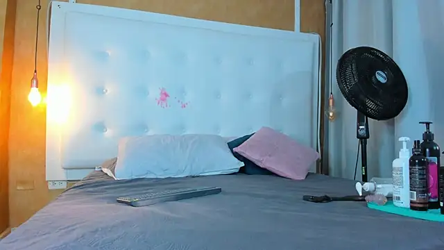  evamilf  online show from 5, 2, 2026