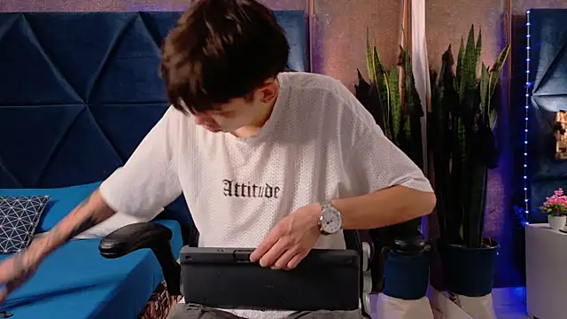 Lion Foster01 online show from 22, 10, 2025