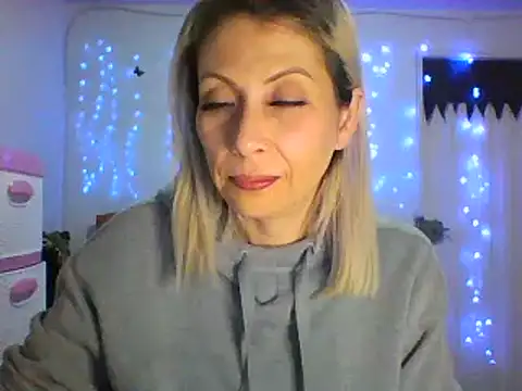 alixia81 online show from 10, 3, 2025