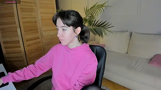 Belle Via online show from 28, 2, 2025