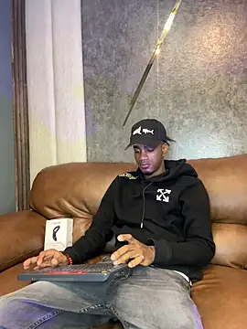 AaronCruz  online show from 18, 2, 2025