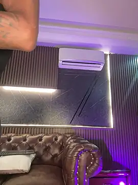 AaronCruz  online show from 28, 2, 2026