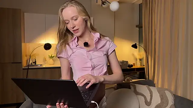 PollyAgata online show from 9, 6, 2026