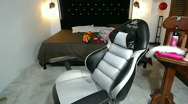 candy hairy online show from 25, 1, 2025