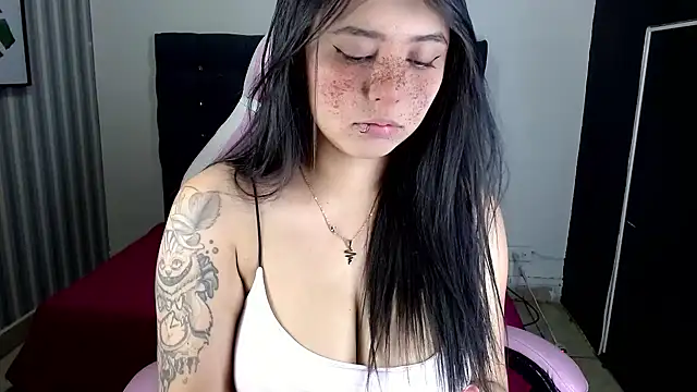 Snapshot of sarah_moon2 chatting on 30, 1, 2025 sarah moon2 online show from 30, 1, 2025