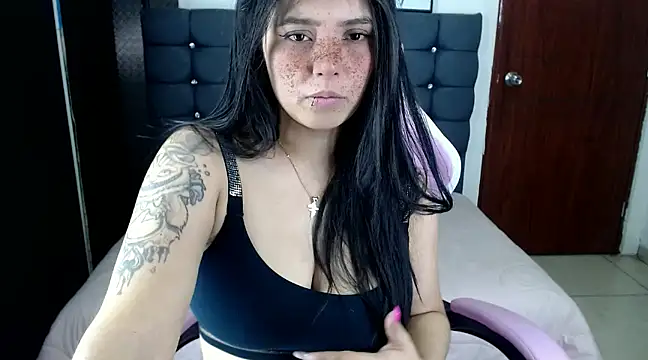 Snapshot of sarah_moon2 chatting on 18, 2, 2025 sarah moon2 online show from 18, 2, 2025