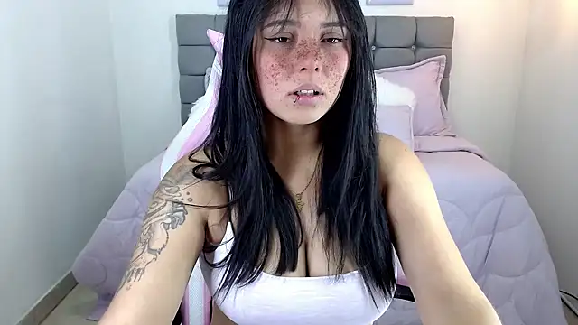 Snapshot of sarah_moon2 chatting on 12, 3, 2025 sarah moon2 online show from 12, 3, 2025