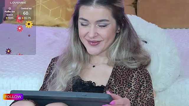 Snapshot of Sarah-Hart chatting on 26, 2, 2025 Sarah-Hart online show from 26, 2, 2025