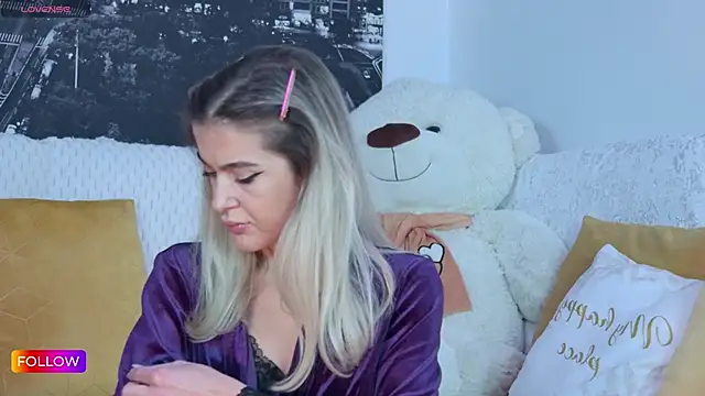 Snapshot of Sarah-Hart chatting on 30, 11, 2025 Sarah-Hart online show from 30, 11, 2025