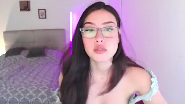 Snapshot of Emilyswan04 chatting on 24, 9, 2025 Emilyswan04 online show from 24, 9, 2025