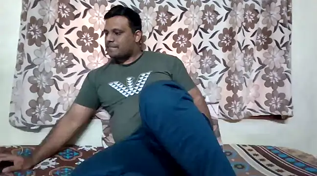 Snapshot of Varma3101 chatting on 12, 3, 2025 Varma3101 online show from 12, 3, 2025