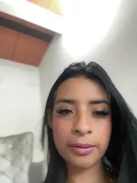 Laura fernandezII online show from 18, 1, 2025