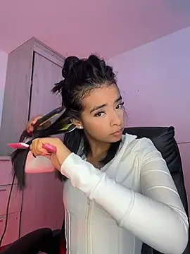 Laura fernandezII online show from 23, 4, 2026