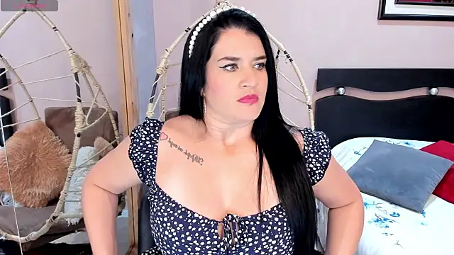 LenaRuiz  online show from 6, 1, 2026