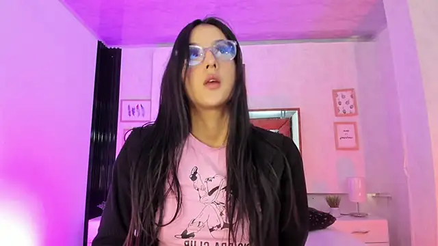 Snapshot of Princess_Violett chatting on 21, 3, 2025 Princess Violett online show from 21, 3, 2025