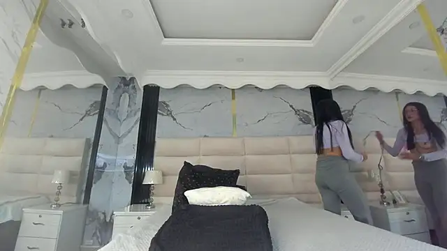 Snapshot of Princess_Violett chatting on 8, 9, 2025 Princess Violett online show from 8, 9, 2025