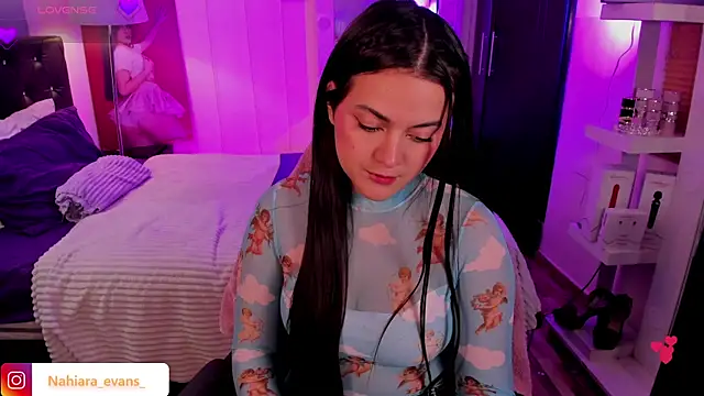 NahiaraEvans  online show from 10, 10, 2025