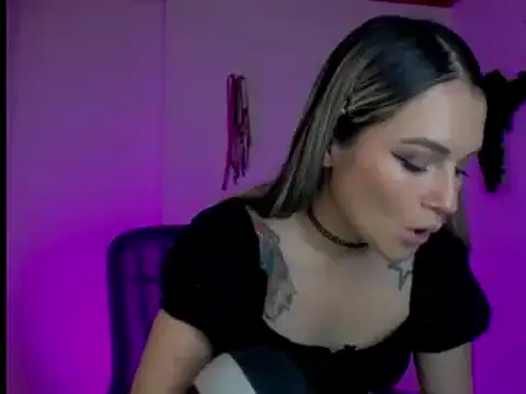 Snapshot of kim_jeins11 chatting on 24, 12, 2024 kim jeins11 online show from 24, 12, 2024