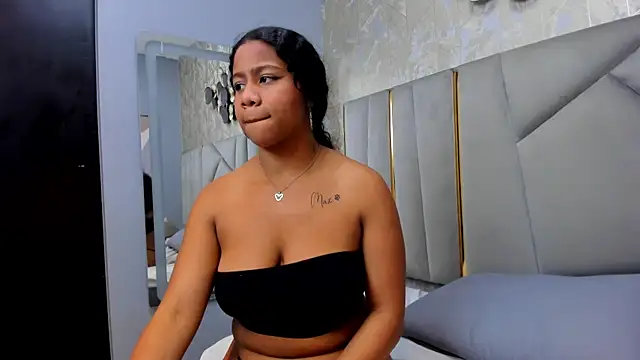 Sofi Fox  online show from 28, 1, 2025