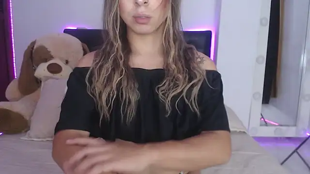 Sofieevans  online show from 18, 2, 2025