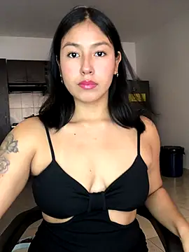 Snapshot of EmmaRossem chatting on 6, 10, 2025 EmmaRossem online show from 6, 10, 2025