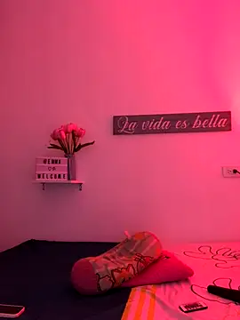 Snapshot of EmmaRossem chatting on 15, 10, 2025 EmmaRossem online show from 15, 10, 2025