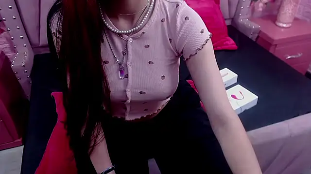 Snapshot of Katty_Queen chatting on 10, 1, 2025 Katty Queen online show from 10, 1, 2025