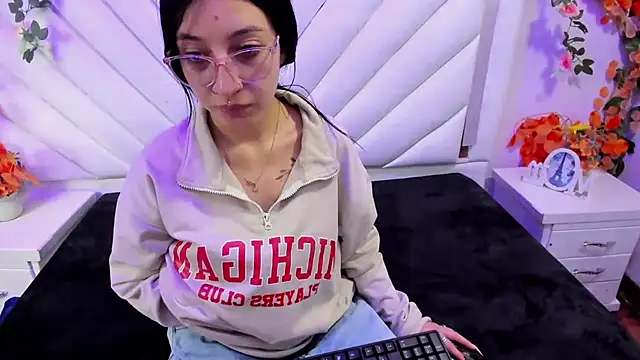 Snapshot of Katty_Queen chatting on 27, 9, 2025 Katty Queen online show from 27, 9, 2025