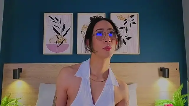 GabyPetit online show from 4, 10, 2025