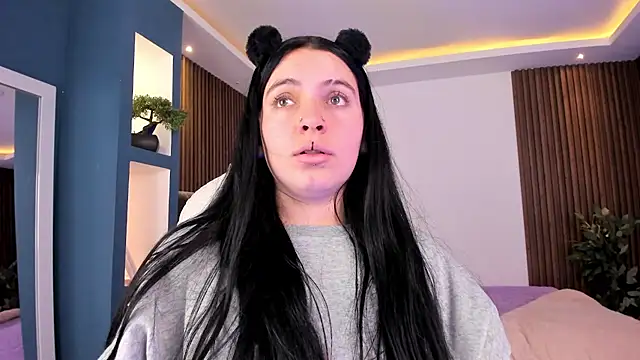 Lucy Smith2 online show from 21, 1, 2025