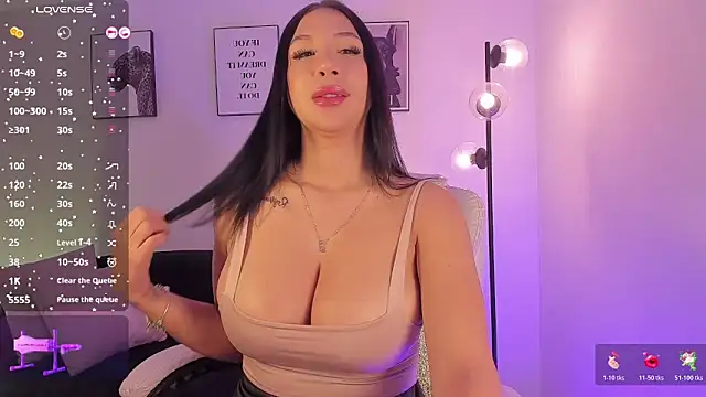 Emilyymilleer  online show from 28, 4, 2026