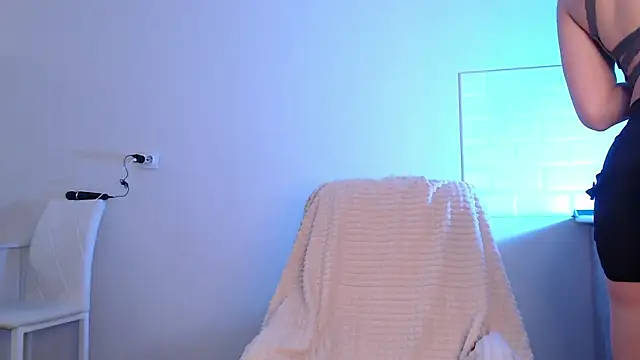 Eva Hailey  online show from 29, 4, 2026