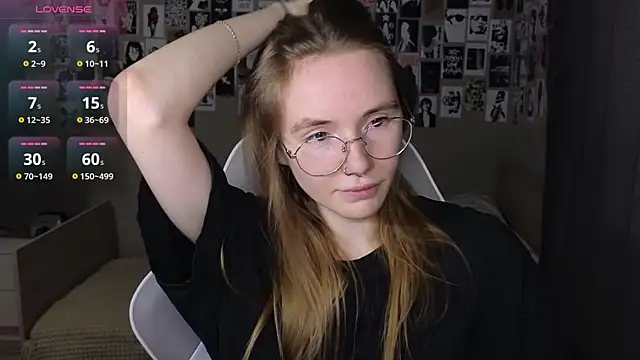 Snapshot of littlevildevil chatting on 3, 8, 2026 littlevildevil online show from 3, 8, 2026