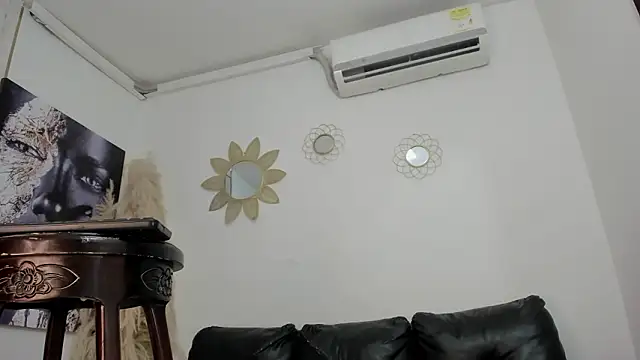 estephany doll online show from 13, 2, 2026