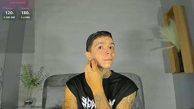 Snapshot of Ian_Castillo_ chatting on 17, 7, 2026 Ian Castillo online show from 17, 7, 2026
