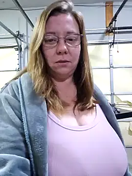 Snapshot of MsShelby40 chatting on 4, 12, 2024 MsShelby40 online show from 4, 12, 2024