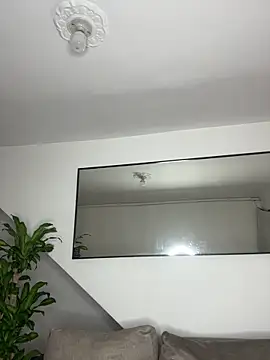 MollySanders    online show from 17, 3, 2025