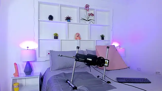 Jenifer Diaz online show from 8, 3, 2025