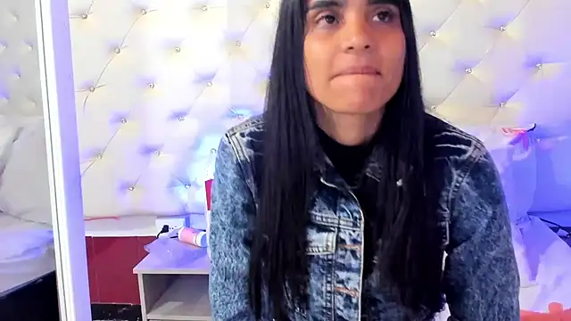 sophie pariss online show from 7, 3, 2025