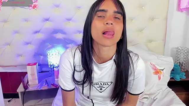 sophie pariss online show from 11, 3, 2025