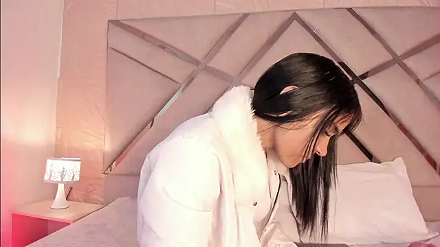 sophie pariss online show from 22, 4, 2026