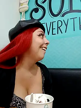 Snapshot of madelaine- chatting on 30, 12, 2024 madelaine- online show from 30, 12, 2024