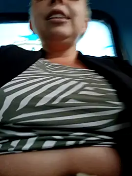 Snapshot of madelaine- chatting on 2, 1, 2025 madelaine- online show from 2, 1, 2025