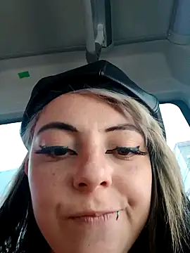 Snapshot of madelaine- chatting on 5, 1, 2025 madelaine- online show from 5, 1, 2025