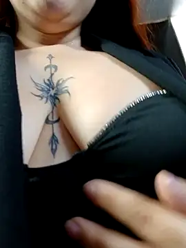 Snapshot of madelaine- chatting on 2, 2, 2025 madelaine- online show from 2, 2, 2025